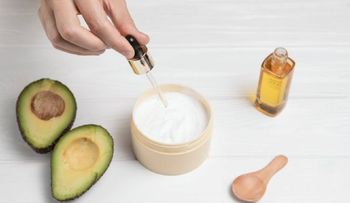 Impactante crema antiarrugas de aceite de coco y aguacate