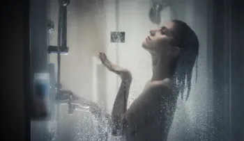 Hombres sufren por "olor" de sus parejas al no bañarse o cambiarse ropa interior