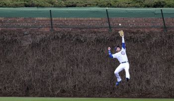 Albert Almora hace 2 atrapadas increíbles: Cachorros triunfan ante Dodgers