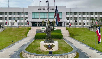 Abinader ordena cobertura total de salud para miembros FF.AA