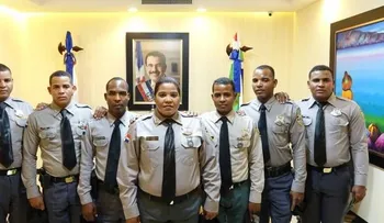 Una mujer y sus seis hijos son agentes policiales en República Dominicana
