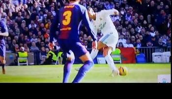 Cristiano Ronaldo y su error en el clásico contra el FC Barcelona se hace viral (VIDEO)