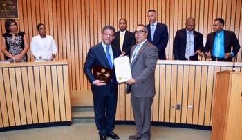 Alcaldía de Passaic entrega llaves de la ciudad a Leonel Fernández