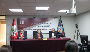 Merlin Mateo diserta en Lima sobre ciberdelitos y recibe reconocimiento