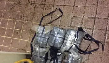 Ocupan 6 paquetes presumiblemente de cocaína en barco que se dirigía a Miami