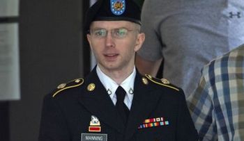 Madre de Manning dice que su hijo es supermán
