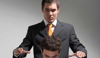 ¿Cómo saber si tu compañero de trabajo te envidia?