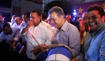 Leonel moviliza a miles en la capital