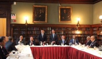 Asociación Nacional de Supermercados en EEUU se reúne con embajador Brewster