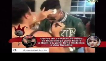 Ana Carolina se pone histérica con el video de Musicólogo