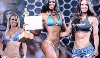 Ana Rita Contreras gana concurso de fisiculturismo en R.D.