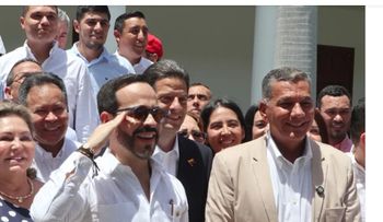 Polémica en Colombia por posible investidura de De la Espriella