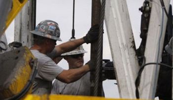 Precios petróleo seguirán bajos en 2015, dice el Banco Mundial
