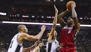 Spurs trituran al Heat y toman ventaja