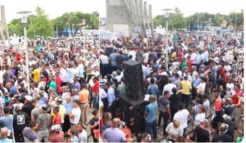 Encabezan rotunda manifestación de apoyo para que se respete la Constitución