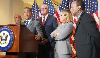Espaillat ha sido una de los principales defensores de inmigrantes en 2017