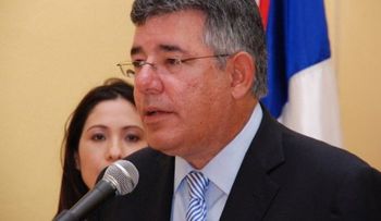 Yeni Berenice notifica querellas a Víctor Díaz Rúa, acusado de corrupción
