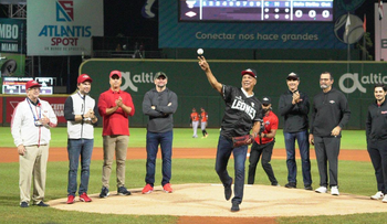 Leones rinden homenaje a Moisés Alou