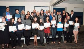 Diecisiete dominicanos reciben becas para estudiar en EEUU