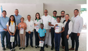 INABIE entrega lentes a estudiantes