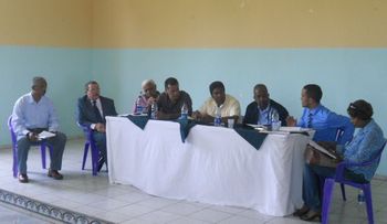 Pasan revista a construcciones de Escuelas en Barahona.