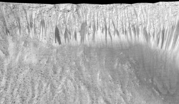 La NASA encontró signos de agua líquida sobre la superficie de Marte