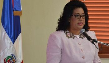 Presidenta del Senado, Cristina Lizardo: la educación es clave prevenir cáncer de mama