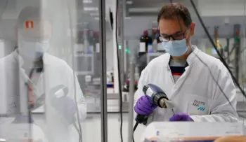 Contagios de COVID-19 crecieron a un ritmo más lento en la última semana a nivel global; Ómicron gana terreno entre los positivos
