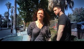 Una mujer no sale de su casa por culpa de su nariz