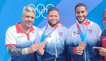Dominicanos Gómez y Calderón conquistan bronce en clavados sincronizados de Santo Domingo 2026