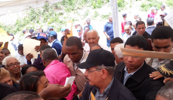 Presidente Danilo Medina viaja a Bahía de las Águilas con embajador de Canadá   