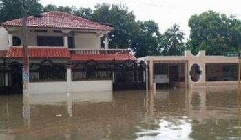 Familias quedan a la intemperie por inundaciones