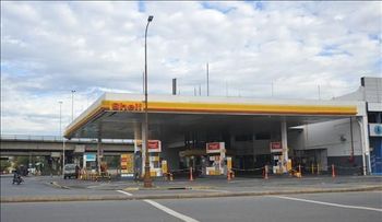 Bajan cuatro pesos a precios gasolina premium y regular
