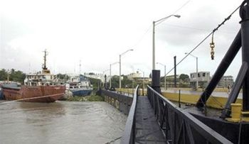 Puente flotante estará cerrado hasta el mediodía
