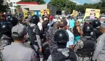 Liberan grupo del Falpo acusado de lanzar heces al edificio de la SCJ