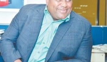 John Berry deja â??Pégate y gana con El Pacháâ? y se va para â??Más Robertoâ?