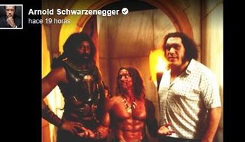 La foto de Arnold Schwarzenegger que lo hacen ver como un niño 