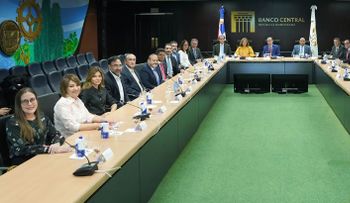 Valdez Albizu evalúa con el CONEP las perspectivas de la economía dominicana