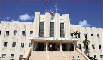Agentes de la PN ultiman un hombre y hieren otro en Los Mina