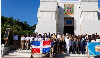 Lee Ballester defiende acciones migratorias frente al Altar de la Patria