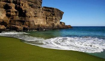 La playa de arenas verdes, simplemente espectacular!