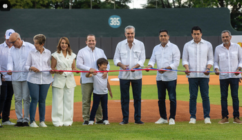 Presidente Abinader entrega Estadio José Briceño tras décadas de abandono