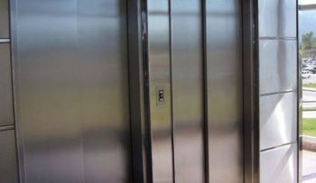 Sobrevive niña de 12 años cayó en pozo de un ascensor