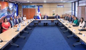 Gobernador Valdez Albizu y nueva directiva de ADOEXPO pasan revista al comportamiento y avances del sector exportador en RD
