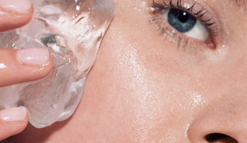 Increíble beneficios de masajear la cara con hielo