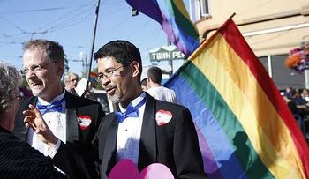 Corte ordena reanudar los matrimonios homosexuales en California 