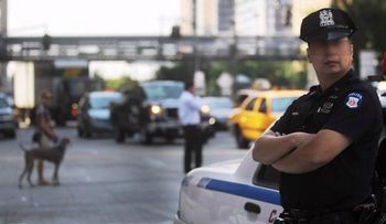 Campaña de Policía de Nueva York en Twitter evidencia brutalidad policial