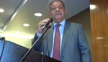 Leonel:  â??Tenemos luchadores aquí, (en NY), El Bronco Negro y el Ángel Blanco, el que se equivoque habrá hasta patadas voladoras