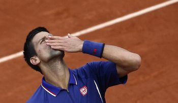 Novak Djokovic avanza en abierto de Francia