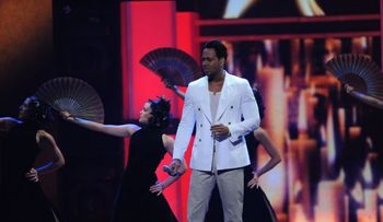 Video: Romeo Santos se lleva el premio de â??Video Del Añoâ? en Premio Lo Nuestro